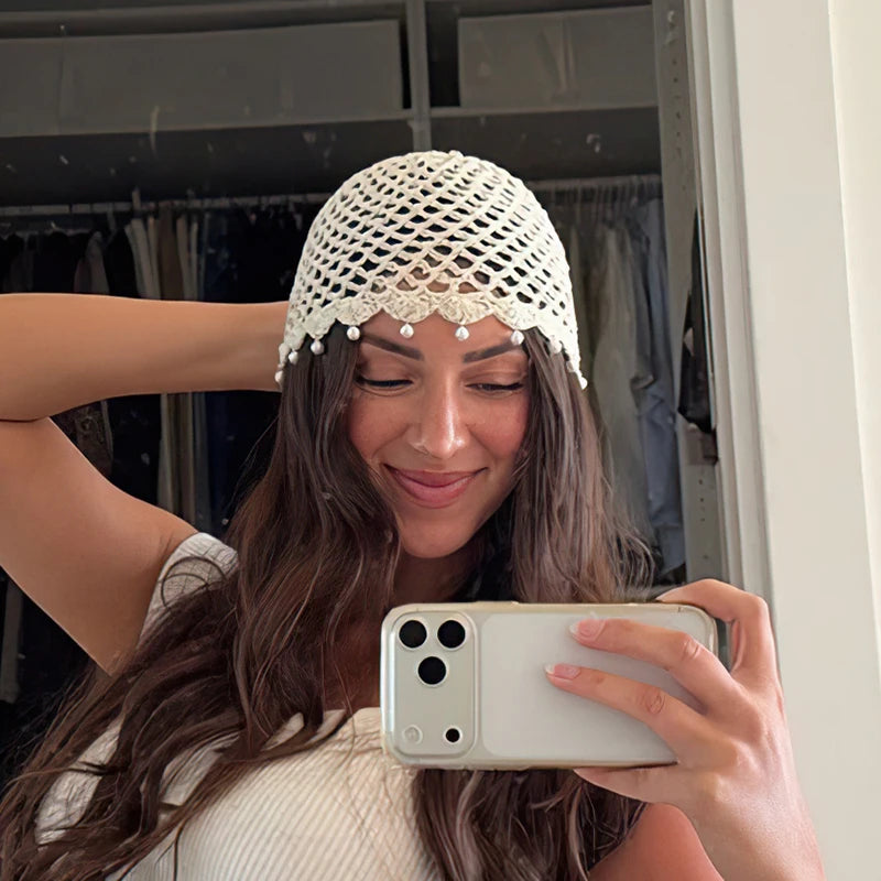 Bonnet en maille ajourée avec perles – Femme